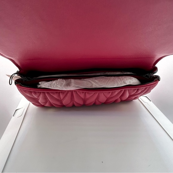 VICTORIAS SECRET RARE Quilted pleated Clutch NWT - Picture 4 of 9